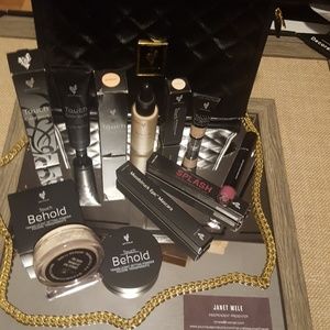 listing-status-banner